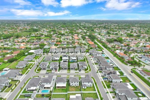 House in Miami, Florida 3 bedrooms, 173.73 sq.m. № 1943535 - photo 6