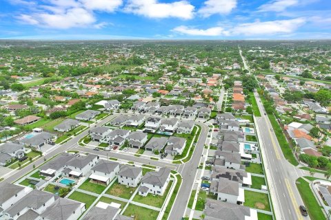 House in Miami, Florida 3 bedrooms, 173.73 sq.m. № 1943535 - photo 7