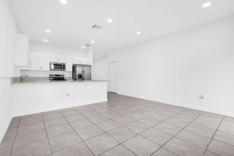 House in Miami, Florida 3 bedrooms, 173.73 sq.m. № 1943535 - photo 28