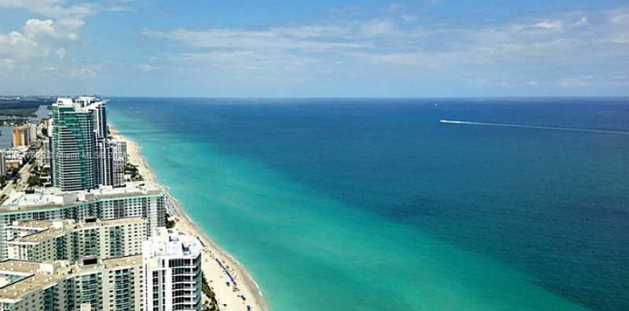 Condo à Hallandale Beach, Floride, 2 chambres № 958504