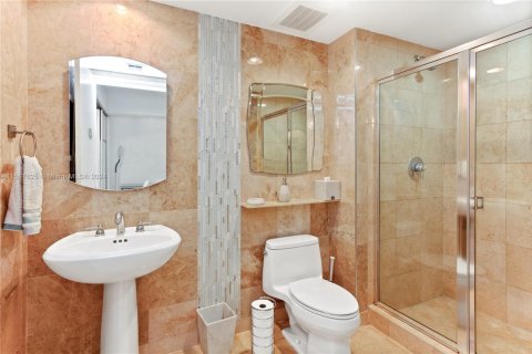 Condo in Hallandale Beach, Florida, 2 bedrooms  № 958504 - photo 14