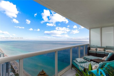 Condo in Hallandale Beach, Florida, 2 bedrooms  № 958504 - photo 9