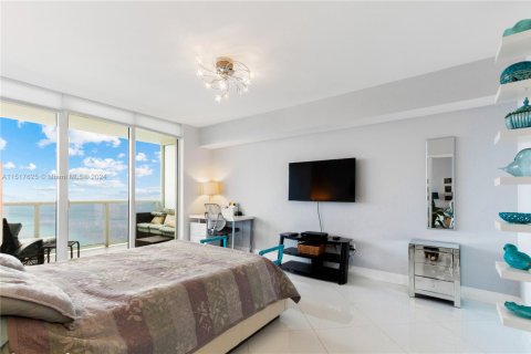 Condo in Hallandale Beach, Florida, 2 bedrooms  № 958504 - photo 12