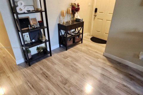 Casa en venta en Lauderhill, Florida, 4 dormitorios, 159.23 m2 № 1970233 - foto 3