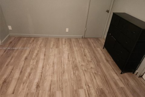 Casa en venta en Lauderhill, Florida, 4 dormitorios, 159.23 m2 № 1970233 - foto 6