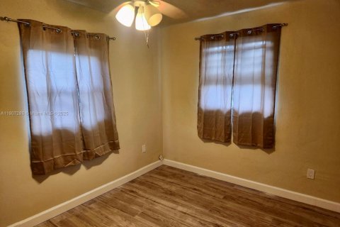 Casa en venta en Lauderhill, Florida, 4 dormitorios, 159.23 m2 № 1970233 - foto 5