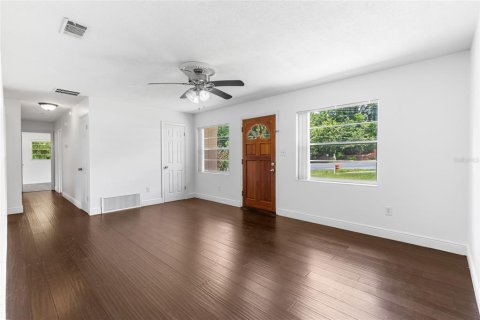 House in Gainesville, Florida 4 bedrooms, 139.91 sq.m. № 1792670 - photo 9