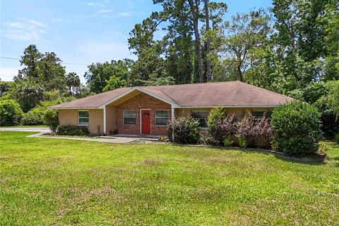 House in Gainesville, Florida 4 bedrooms, 139.91 sq.m. № 1792670 - photo 1