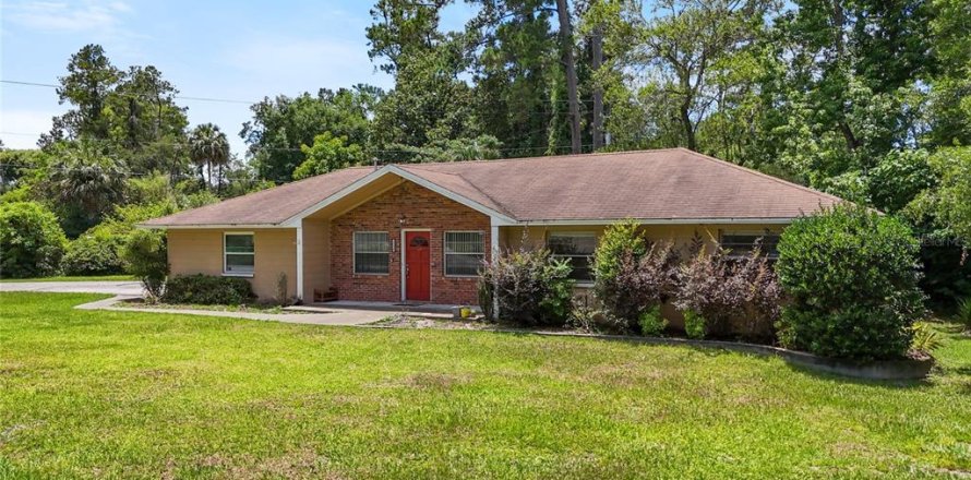 House in Gainesville, Florida 4 bedrooms, 139.91 sq.m. № 1792670