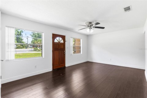 House in Gainesville, Florida 4 bedrooms, 139.91 sq.m. № 1792670 - photo 8