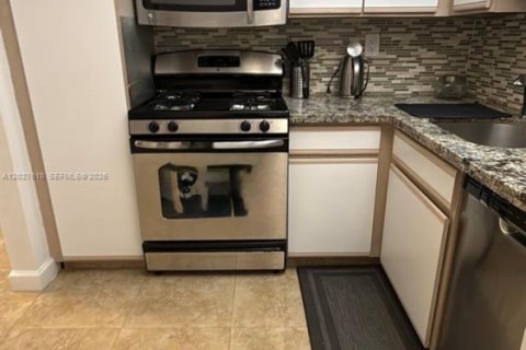 Condo in Hallandale Beach, Florida, 1 bedroom  № 2085762 - photo 3