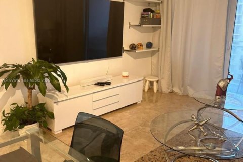 Condo in Hallandale Beach, Florida, 1 bedroom  № 2085762 - photo 9