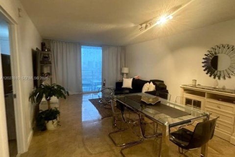 Condo in Hallandale Beach, Florida, 1 bedroom  № 2085762 - photo 7
