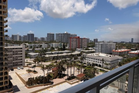 Condo in Hallandale Beach, Florida, 1 bedroom  № 2085762 - photo 13