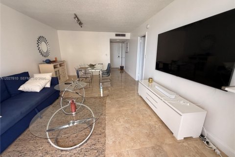 Condo in Hallandale Beach, Florida, 1 bedroom  № 2085762 - photo 5