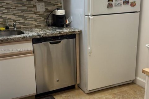 Condo in Hallandale Beach, Florida, 1 bedroom  № 2085762 - photo 4
