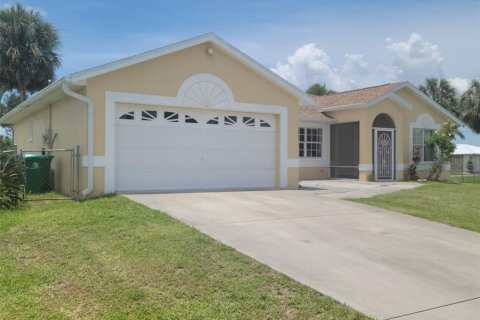 House in Port Charlotte, Florida 3 bedrooms, 117.43 sq.m. № 1797973 - photo 2