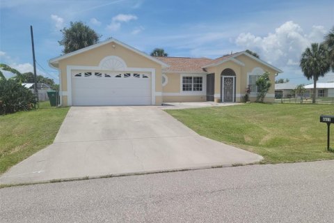 House in Port Charlotte, Florida 3 bedrooms, 117.43 sq.m. № 1797973 - photo 1