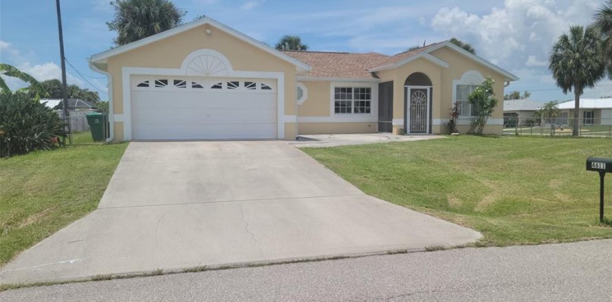 House in Port Charlotte, Florida 3 bedrooms, 117.43 sq.m. № 1797973