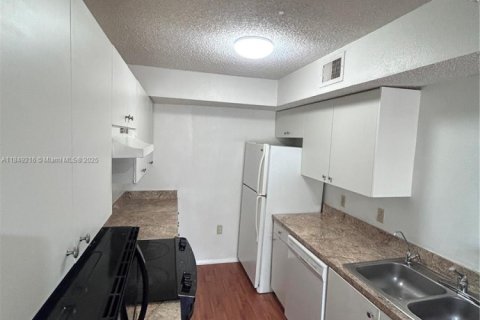Купить кондоминиум в Майами, Флорида 2 спальни, 90.95м2, № 1850618 - фото 14