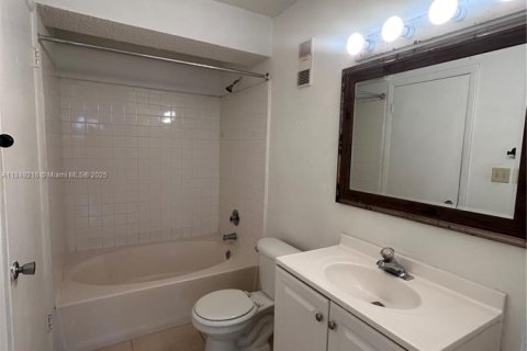 Купить кондоминиум в Майами, Флорида 2 спальни, 90.95м2, № 1850618 - фото 5
