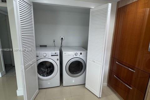 Снять в аренду таунхаус в Майами, Флорида 3 спальни, 134.71м2, № 1991667 - фото 5