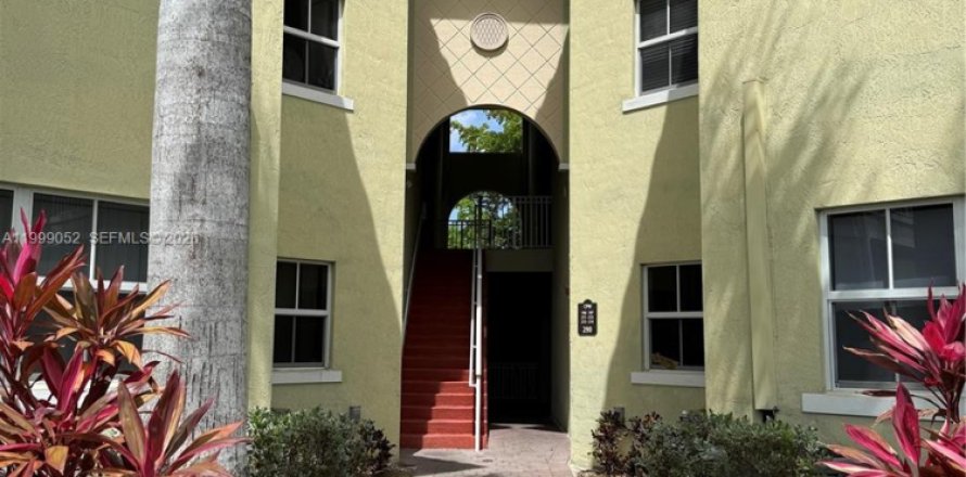 Condo in Miami, Florida, 3 bedrooms  № 2067620