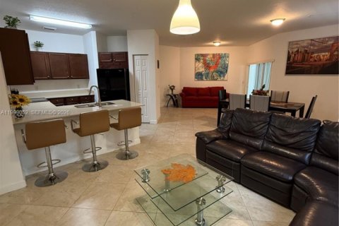 Condo in Miami, Florida, 3 bedrooms  № 2067620 - photo 4