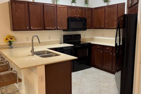 Condo in Miami, Florida, 3 bedrooms  № 2067620 - photo 2