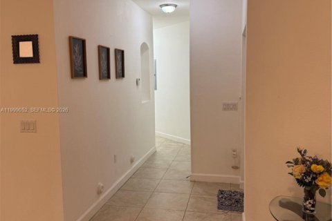 Condo in Miami, Florida, 3 bedrooms  № 2067620 - photo 6