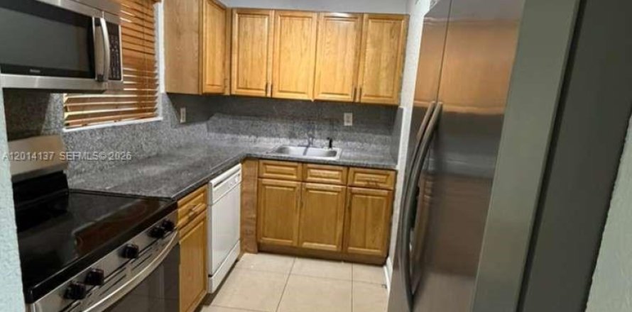 Condo in Hialeah, Florida, 2 bedrooms  № 2076230
