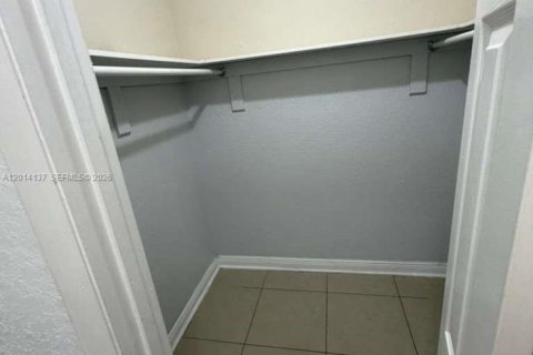 Condo in Hialeah, Florida, 2 bedrooms  № 2076230 - photo 4