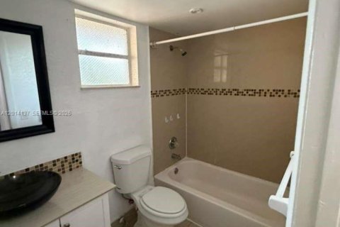 Condo in Hialeah, Florida, 2 bedrooms  № 2076230 - photo 5