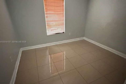 Condo in Hialeah, Florida, 2 bedrooms  № 2076230 - photo 3