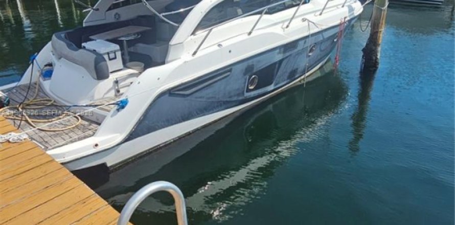 Casa en Hallandale Beach, Florida 3 dormitorios, 150.87 m2 № 2030538