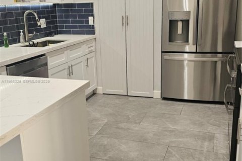 Casa en alquiler en Hallandale Beach, Florida, 3 dormitorios, 150.87 m2 № 2030538 - foto 3