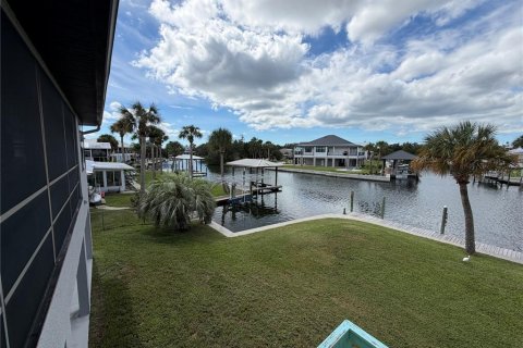 Casa en Crystal River, Florida 3 dormitorios, 239.32 m2 № 2387666