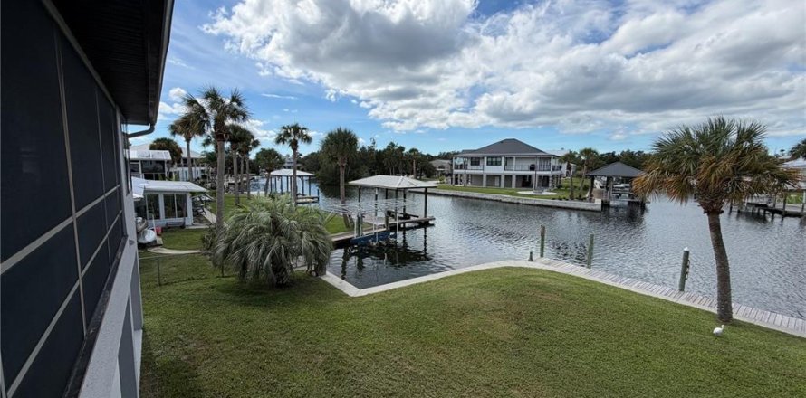 Casa en Crystal River, Florida 3 dormitorios, 239.32 m2 № 2387666