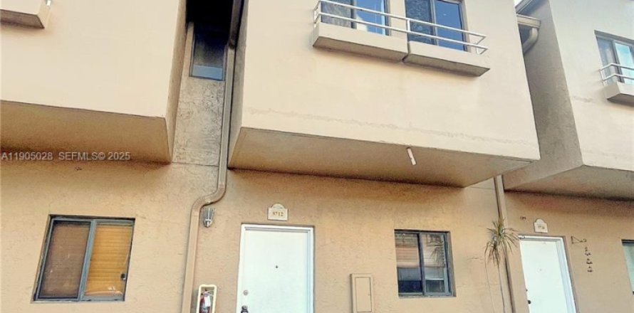 Кондоминиум с 2 спальнями в Хайалиа, Флорида № 2034894