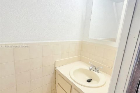 Снять в аренду кондоминиум в Хайалиа, Флорида 2 спальни, 82.13м2, № 2034894 - фото 8