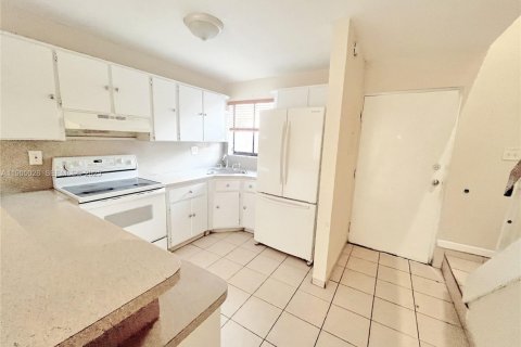 Снять в аренду кондоминиум в Хайалиа, Флорида 2 спальни, 82.13м2, № 2034894 - фото 6