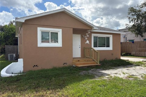 Commercial property in Pinellas Park, Florida 75.44 sq.m. № 2364907