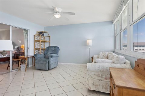 Condo in Saint Petersburg, Florida, 2 bedrooms  № 2114823 - photo 14