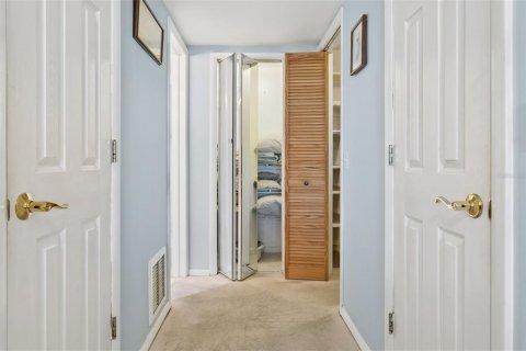 Condo in Saint Petersburg, Florida, 2 bedrooms  № 2114823 - photo 20