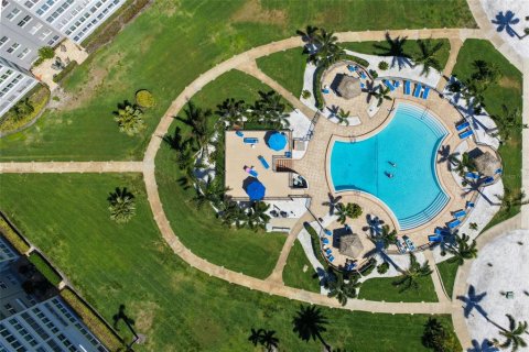 Condo in Saint Petersburg, Florida, 2 bedrooms  № 2114823 - photo 29