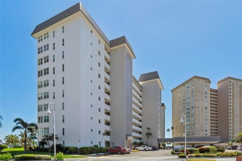 Condo in Saint Petersburg, Florida, 2 bedrooms  № 2114823 - photo 2