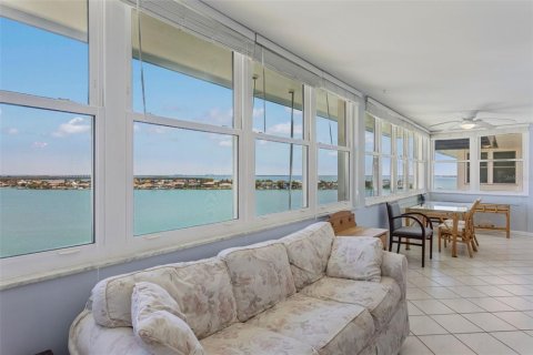 Condo in Saint Petersburg, Florida, 2 bedrooms  № 2114823 - photo 13