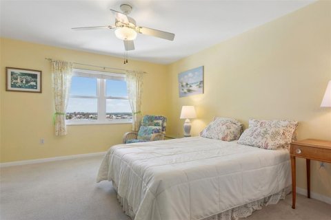 Condo in Saint Petersburg, Florida, 2 bedrooms  № 2114823 - photo 21