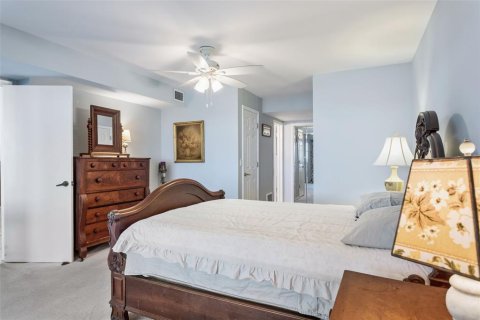 Condo in Saint Petersburg, Florida, 2 bedrooms  № 2114823 - photo 17