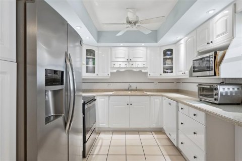 Condo in Saint Petersburg, Florida, 2 bedrooms  № 2114823 - photo 4